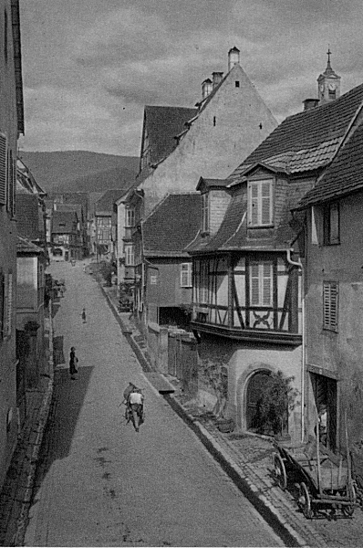 Photograph of the house of Riquewihr in 1952.